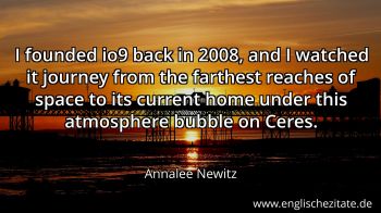 Englisches Zitat von Annalee Newitz als Bild