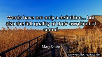 Englisches Zitat von Mary Oliver als Bild